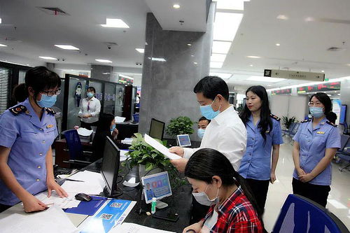 省市场监管局局长章根明赴金华督查餐饮食品安全专项整治行动